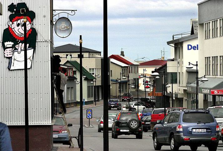 Frá Reykjanesbæ. Þremur kostnaðarsömum framkvæmdum verður frestað um átta mánuði til að stemma stigu við þenslu í samfélaginu.