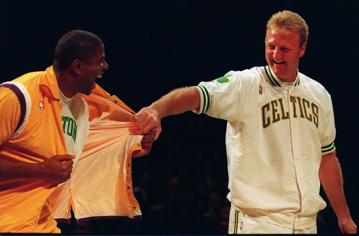  Magic Johnson og Larry Bird þegar Bird lagði skóna á hilluna á sínum tíma.