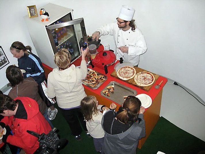 Curver Curver Thoroddsen býður upp á „vestustu“ pitsur í Evrópu í Bjargtangavita.