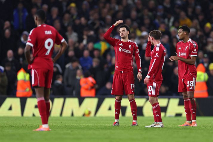 Liverpool hefur gengið illa að undanförnu og stærsta stjarna liðsins, Mohamed Salah, hleypti öllu í bál og brand með ummælum sínum eftir jafnteflið við Leeds United á laugardaginn. Egyptinn ferðaðist ekki með Liverpool-liðinu til Mílanó þar sem það mætir Inter í mikilvægum leik í Meistaradeild Evrópu í kvöld.