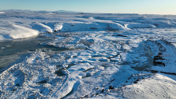 Urriðafoss stíflaður af ís. Fyrir miðri mynd má sjá hvar Þjórsá hverfur ofan í holuna.