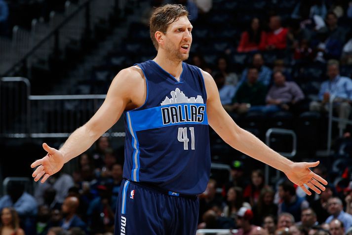 Dirk Nowitzki átti ein af tilþrifum mánaðarins.