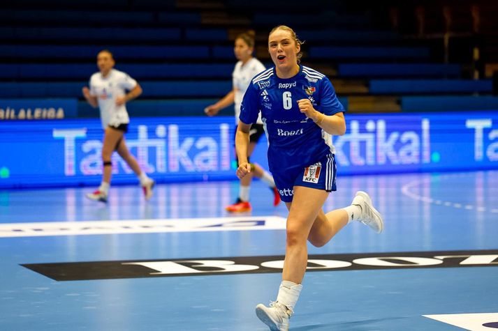Þórey Anna Ásgeirsdóttir fagnar einu af átta mörkum sínum í kvöld.