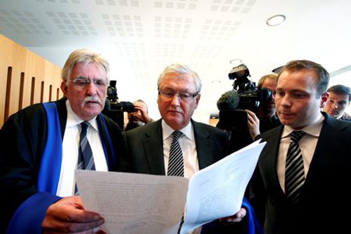 Lögmenn fara yfir umdeildan úrskurð.