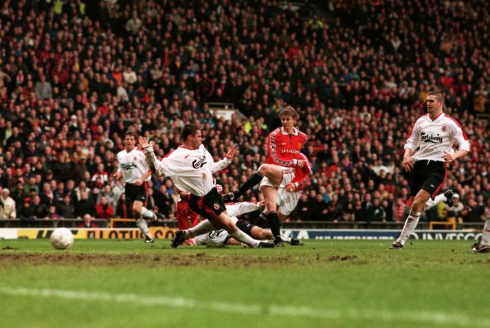 Mynd frá 1999. Jamie Carragher reynir að verjast skoti frá Ole Gunnar Solskjær, núverandi stjóra Man Utd.