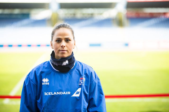 Sara Björk kann vel við sig á Laugardalsvelli þar sem Ísland mætir Færeyjum í fyrsta leik sínum í undankeppni HM 2019 á mánudagskvöld. Fréttablaðið/Ernir