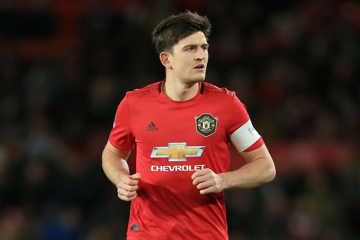 Harry Maguire með fyrirliðabandið.