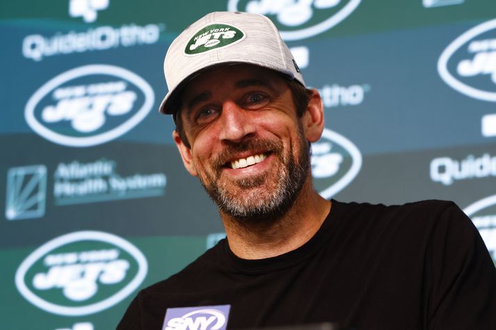 Aaron Rodgers virðist vera að takast hið ómögulega en þarf auðvitað að komast yfir fleiri hindranir á leið sinni til baka inn á NFL völlinn.