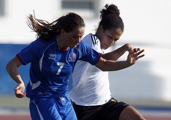 Sara í leik með íslenska landsliðinu.