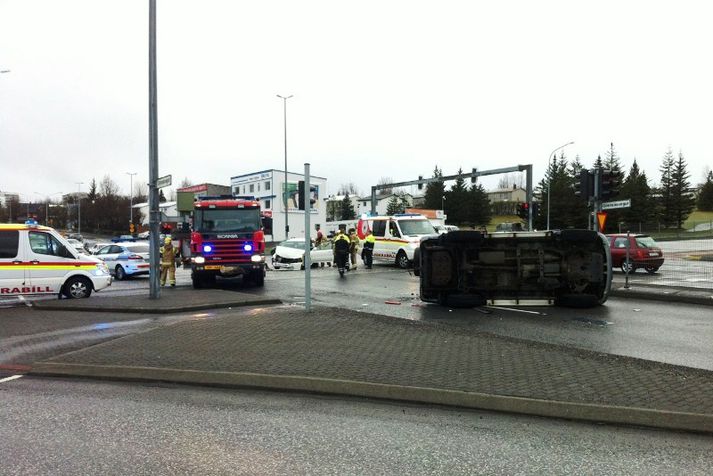 Frá slysavettvangi í gærkvöldi.