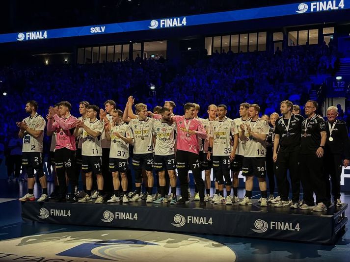 Leikmenn TMS Ringsted mega vera stoltir af silfurverðlaunum sínum.