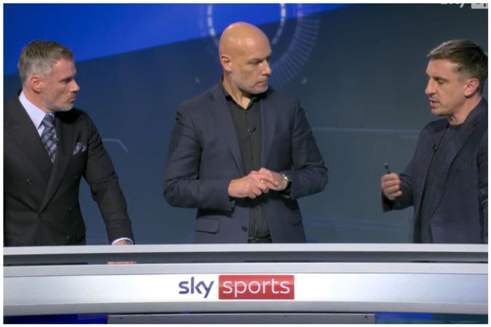 Howard Webb fór yfir málin með Carragher og Neville