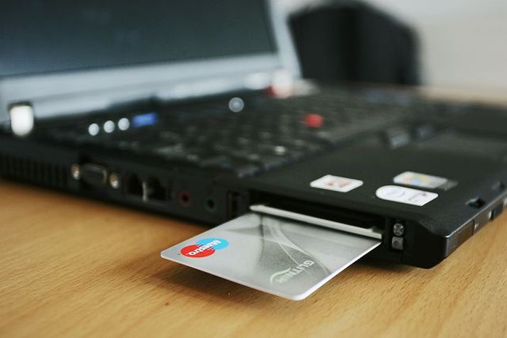 Fartölva búin kortalesara sem verður staðalbúnaður í framtíðinni.
