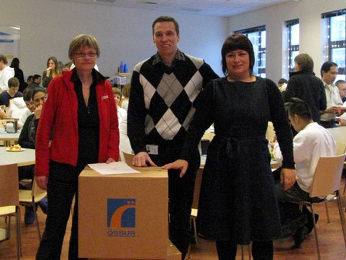 Rauði krossinn fékk einnig fatagjafir frá fyrirtækinu.