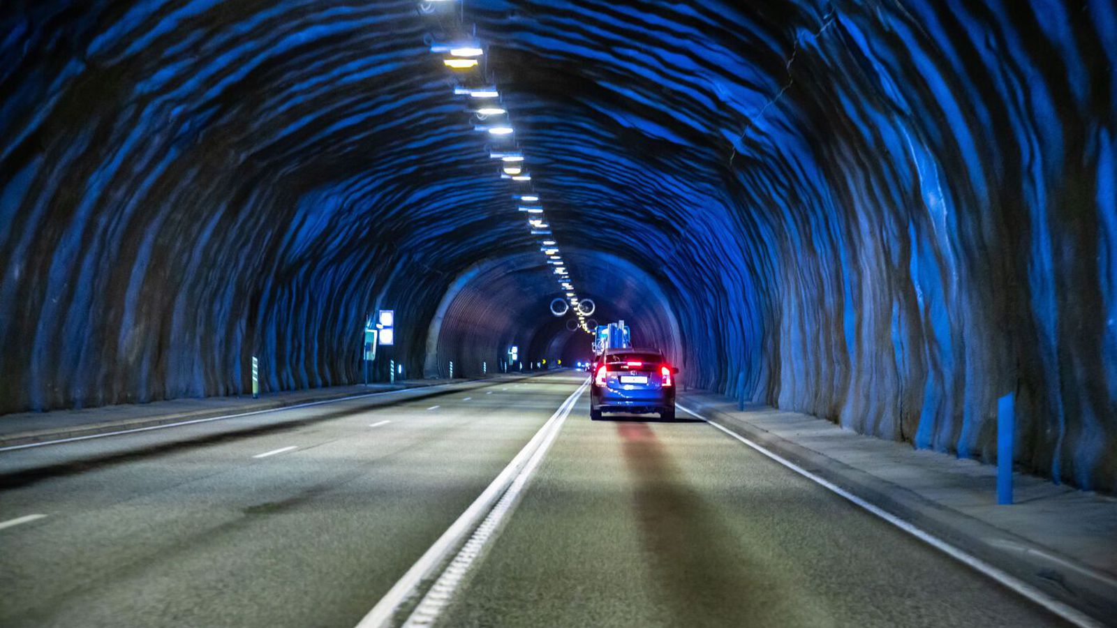 Lokanir í Hval­fjarðar­göngum um hvíta­sunnu