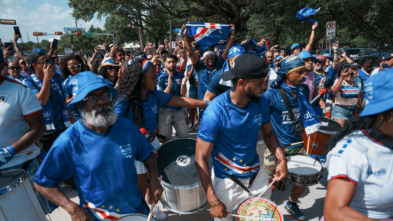 Banda­rísk borg setur á út­göngu­bann eftir leik Græn­höfða­eyja