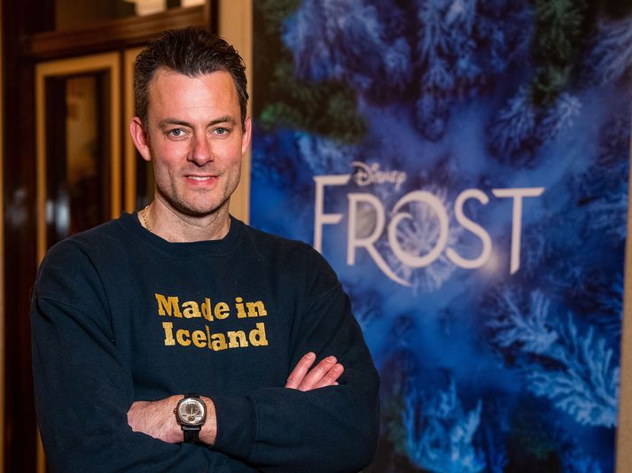 Gísli Örn Garðarsson, leikstjóri og leikari, mun leikstýra nýrri uppfærslu af Disney-söngleiknum Frozen á Íslandi og á hinum fjórum Norðurlöndunum.