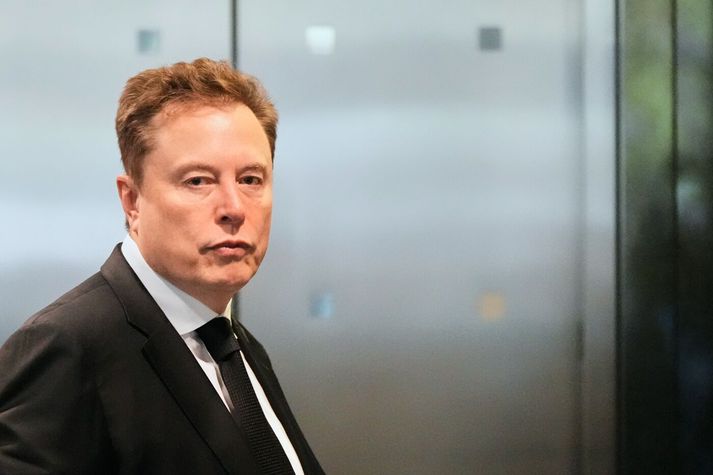 Elon Musk í dómshúsi í Kaliforníu í gær.