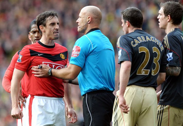 Neville og Carragher ósáttir í viðureign United og Liverpool á Old Trafford.
