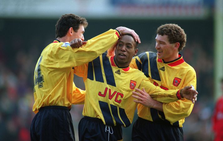 Ian Wright spilaði í Arsenalbúningum gerðum af Adidas