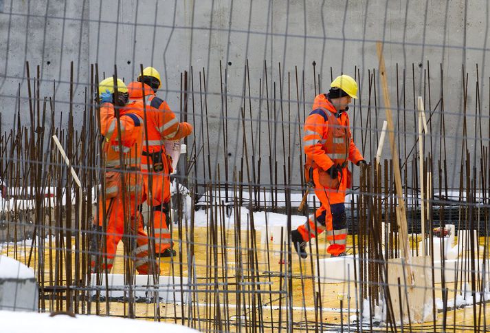 Samkvæmt staðgreiðslugögnum hefur hlutfall starfandi innflytjenda á íslenskum vinnumarkaði fjórfaldast frá árinu 2003, úr 5,1 prósent af öllum starfandi í 20,6 prósent árið 2022.