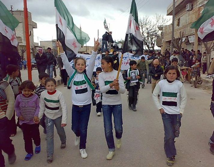 Þessi mynd er sögð vera af mótmælum í Idlib í gær.