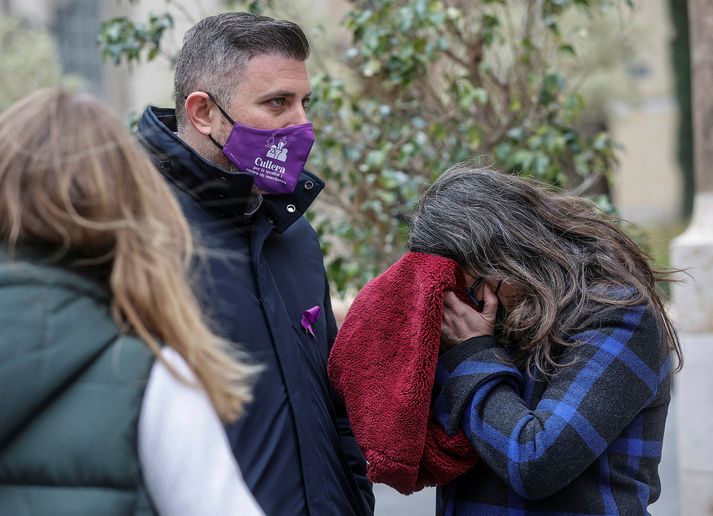 Jordi Mayor, bæjarstjóri Cullera, þar sem Jordi litli bjó með móður sinni, og Monica Oltra, varaforseti héraðsstjórnarinnar í Valencia, við minningarstund um drenginn.