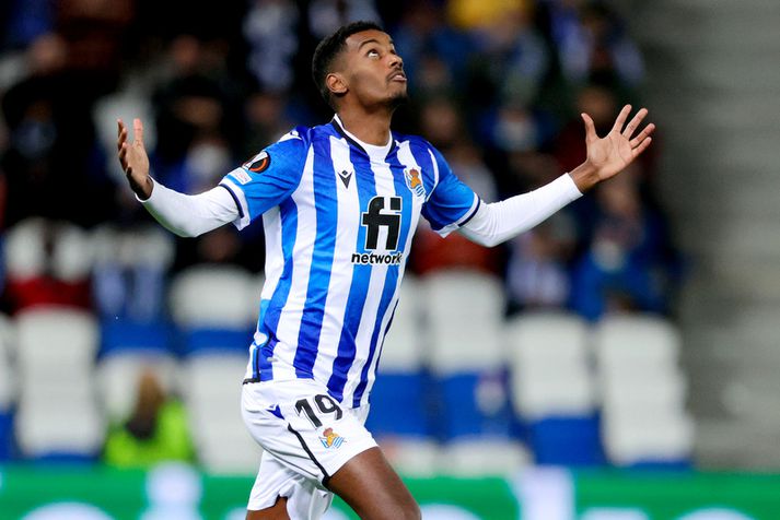 Alexander Isak fagnar marki fyrir Real Sociedad í Evrópudeildinni.