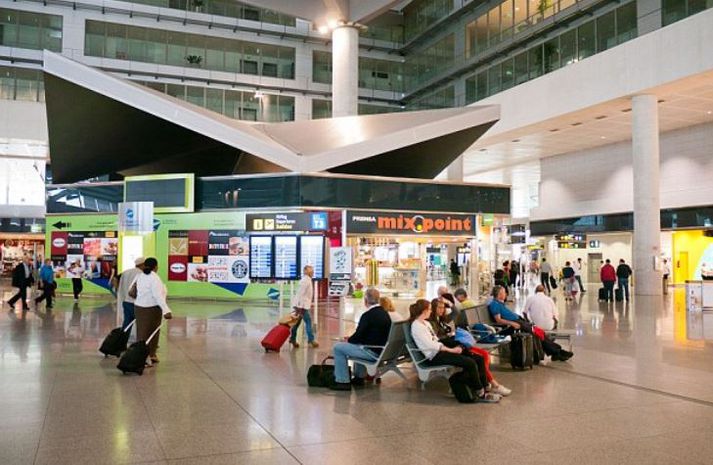 Fólkið sem skilið var eftir ætlaði að fljúga frá Spáni til Englands með flugfélaginu EasyJet.