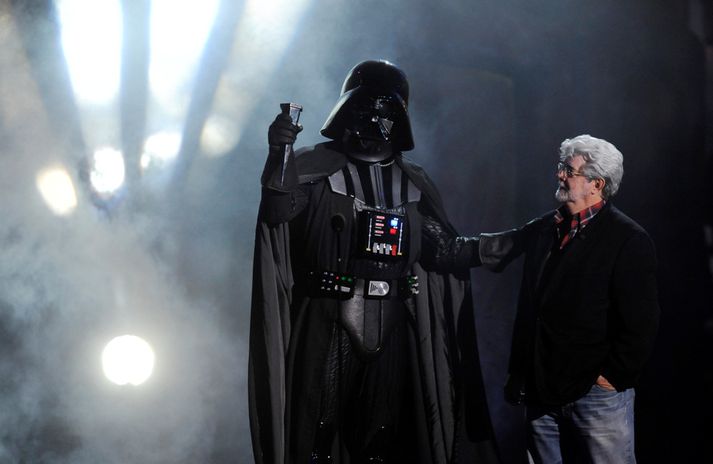 George Lucas ásamt sköpunarverki sínu og kollega, Svarthöfða.