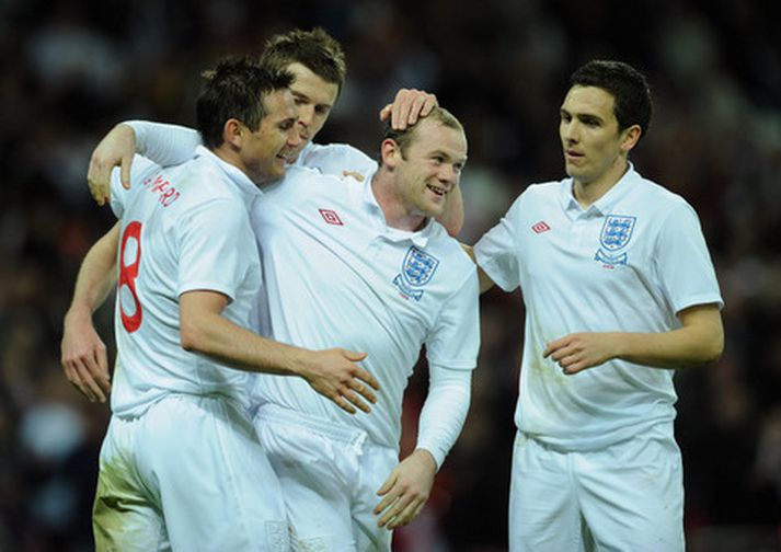 Rooney skoraði tvö mörk um helgina fyrir enska landsliðið.