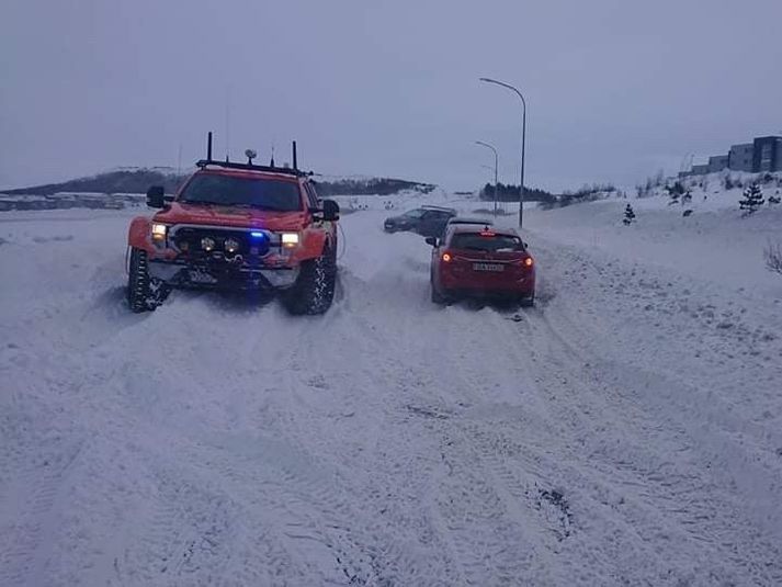 Betra er að vera á vel búnum bíl þegar færð er slæm.