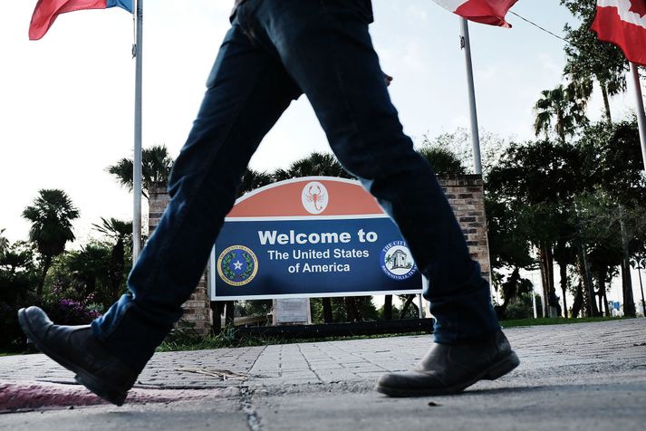 Á þriðja þúsund barna hafa verið tekin af foreldrum sínum eftir að ríkisstjórn Trump ákvað að ákæra alla þá sem koma ólöglega yfir landamærin frá Mexíkó.