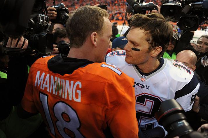 Brady og Manning eftir síðasta einvígi þeirra í janúar síðastliðnum.