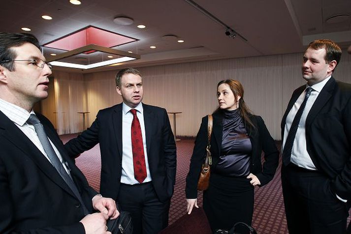 Þessi gera búið upp. Kristinn Bjarnason og Pétur Örn Sverrisson ræða við Herdísi Hallmarsdóttur og Halldór Backman.  fréttablaðið/Stefán