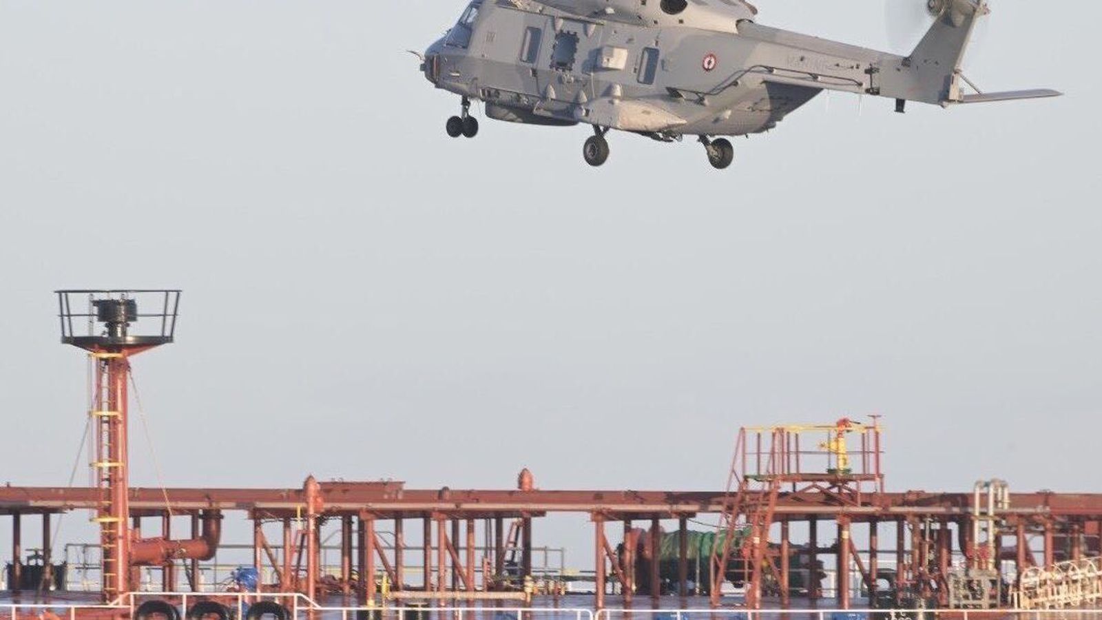 Frakkar riðu á vaðið og tóku skuggaskip Rússa