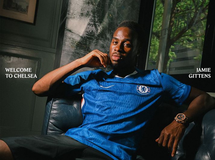 Jamie Gittens skrifar undir sjö ára samning við Chelsea.