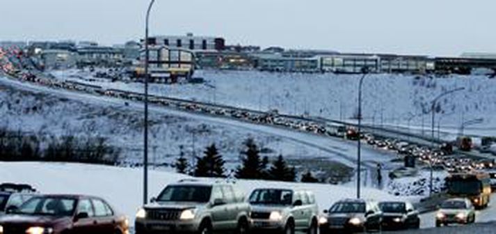 Þétt umferð í Reykjavík á vetrardegi.