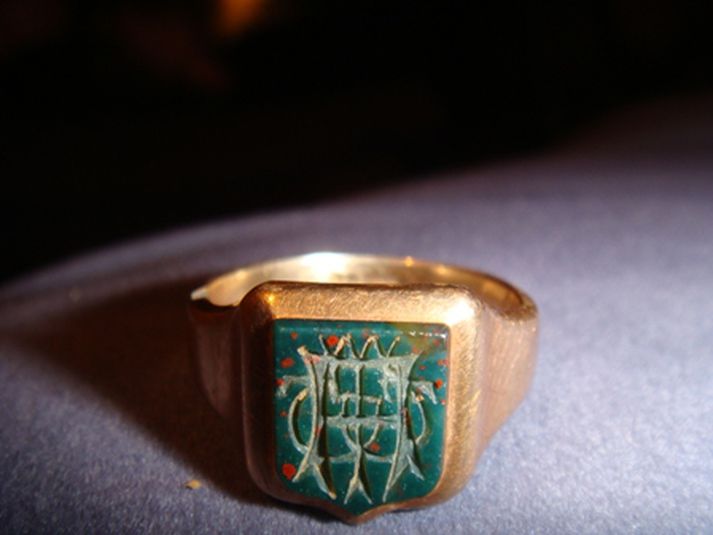 Hringurinn sem fannst við Þingvallakirkju.