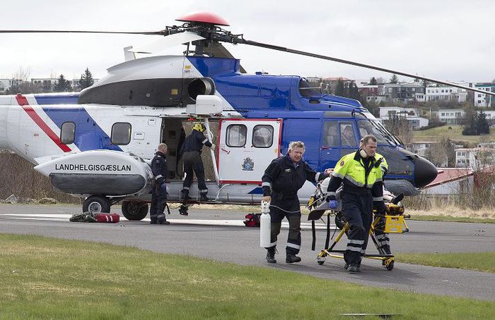 Þyrla Landhelgisgæslunnar flutti þrjá til Reykjavíkur.