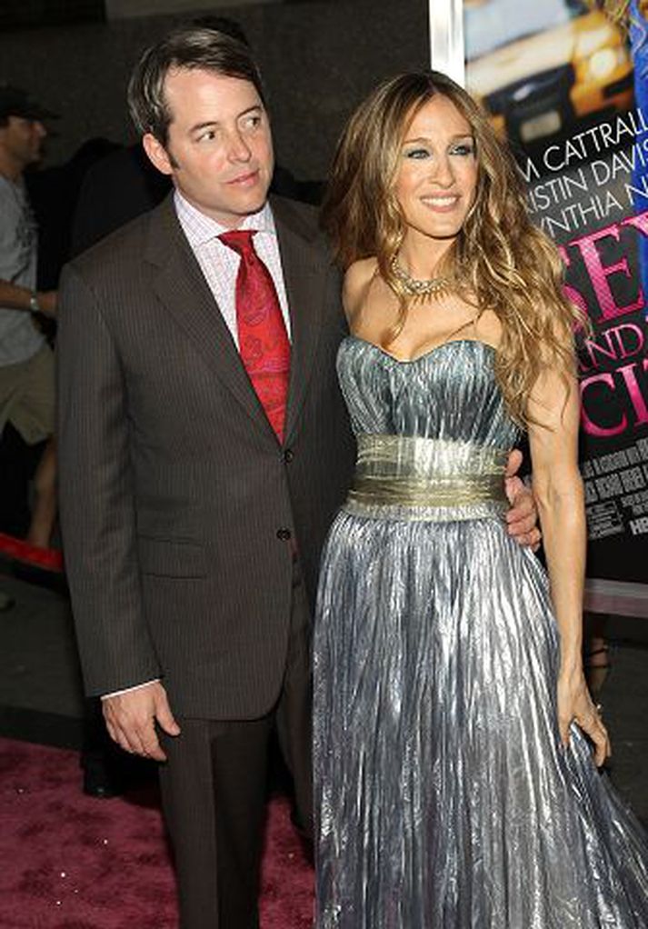 Broderick og Sarah Jessica Parker eiga von á tvíburum. Leikkonan gengur þó ekki með börnin heldur leigumóðir.