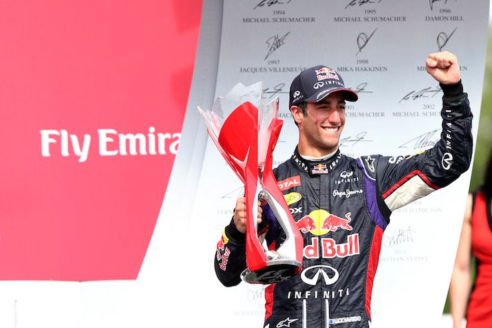 Ricciardo vann sína fyrstu keppni í Kanada og brosti sínu breiðasta að vanda.