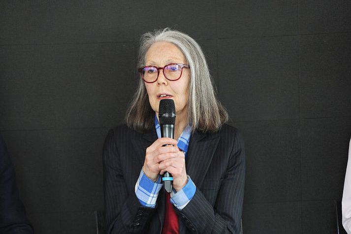 Anne Carson hlýtur Nóbelsverðlaunin í ár.