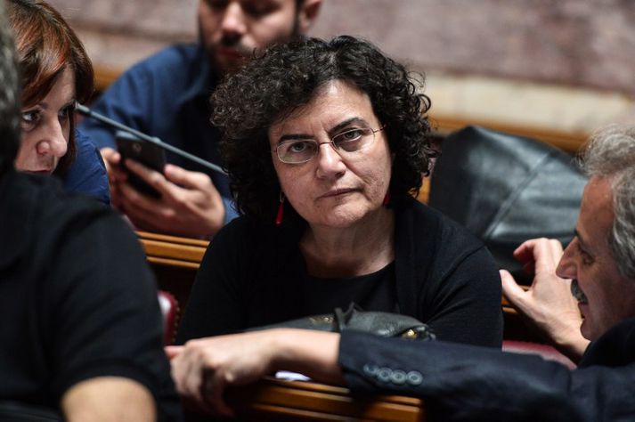 Aðstoðarfjármálaráðherrann Nadia Valavani hefur sagt af sér embætti í mótmælaskyni.