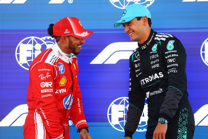 Lewis Hamilton og George Russell voru einu sinni liðsfélagar hjá Mercedes en Hamilton er nú í titilslag gegn sínu gamla liði.
