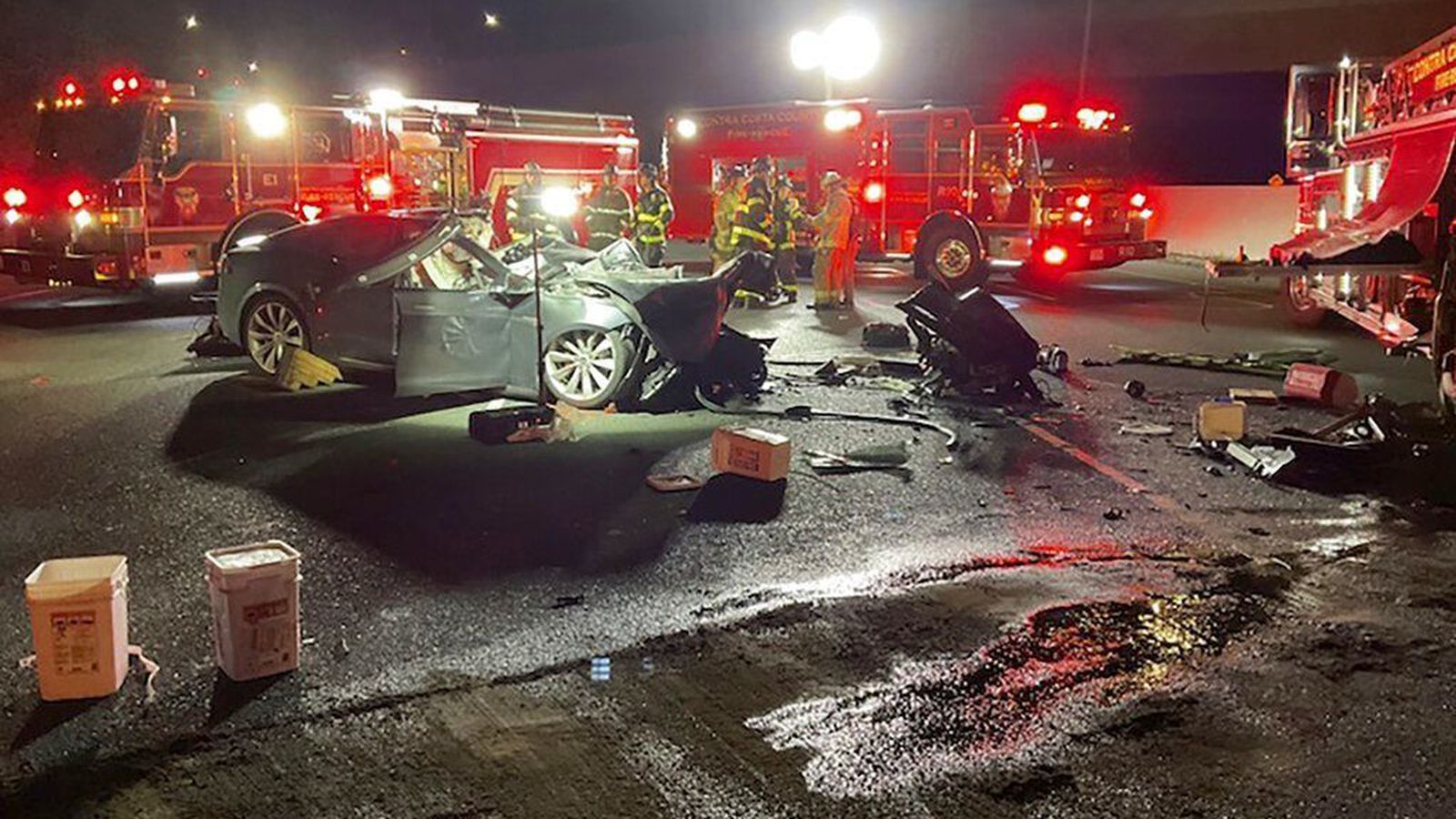 Enn einni Teslunni ekið á neyðar­bif­reið vestan­hafs - Vísir