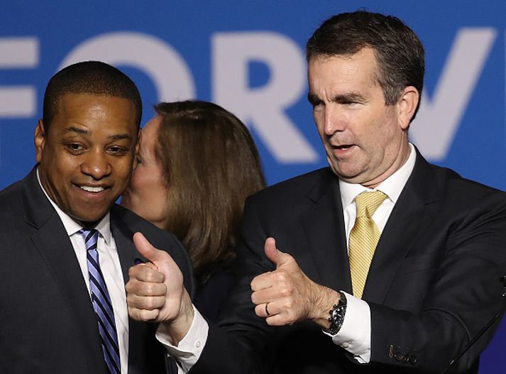 Justin Fairfax(v) ásamt ríkisstjóranum Ralph Northam á góðri stund. Í dag eru þeir báðir í erfiðri stöðu.