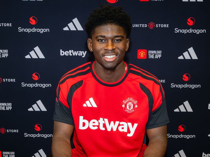 Baleba skrifaði undir hjá United í dag