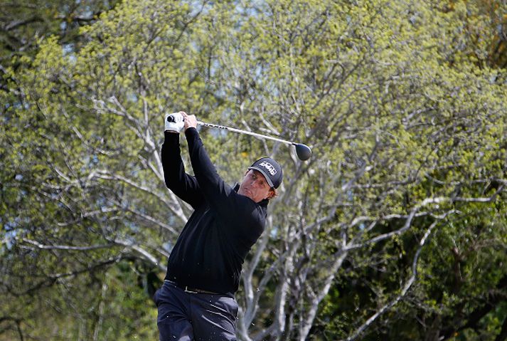 Mickelson höndlaði vindinn vel í dag.