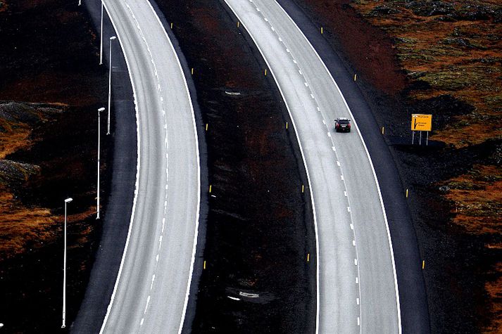 Það stendur vilji til þess að hækka hámarkshraða á Reykjanesbraut. 